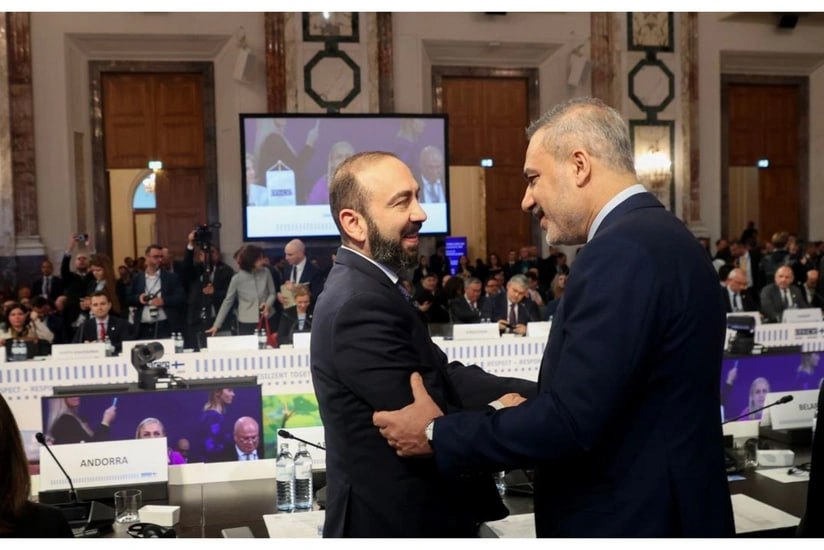 Hakan Fidan Vyanada Ararat Mirzoyanla ayaqüstü söhbət etdi Hakan Fidan Vyanada Ararat Mirzoyanla ayaqüstü söhbət etdi