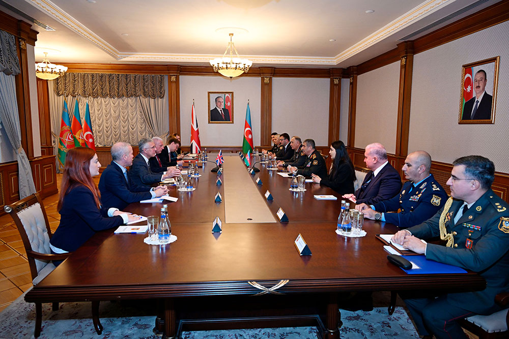 Azərbaycan və Böyük Britaniya arasında hərbi əməkdaşlıq məsələləri müzakirə edildi - FOTO/VİDEO Azərbaycan və Böyük Britaniya arasında hərbi əməkdaşlıq məsələləri müzakirə edildi - FOTO/VİDEO