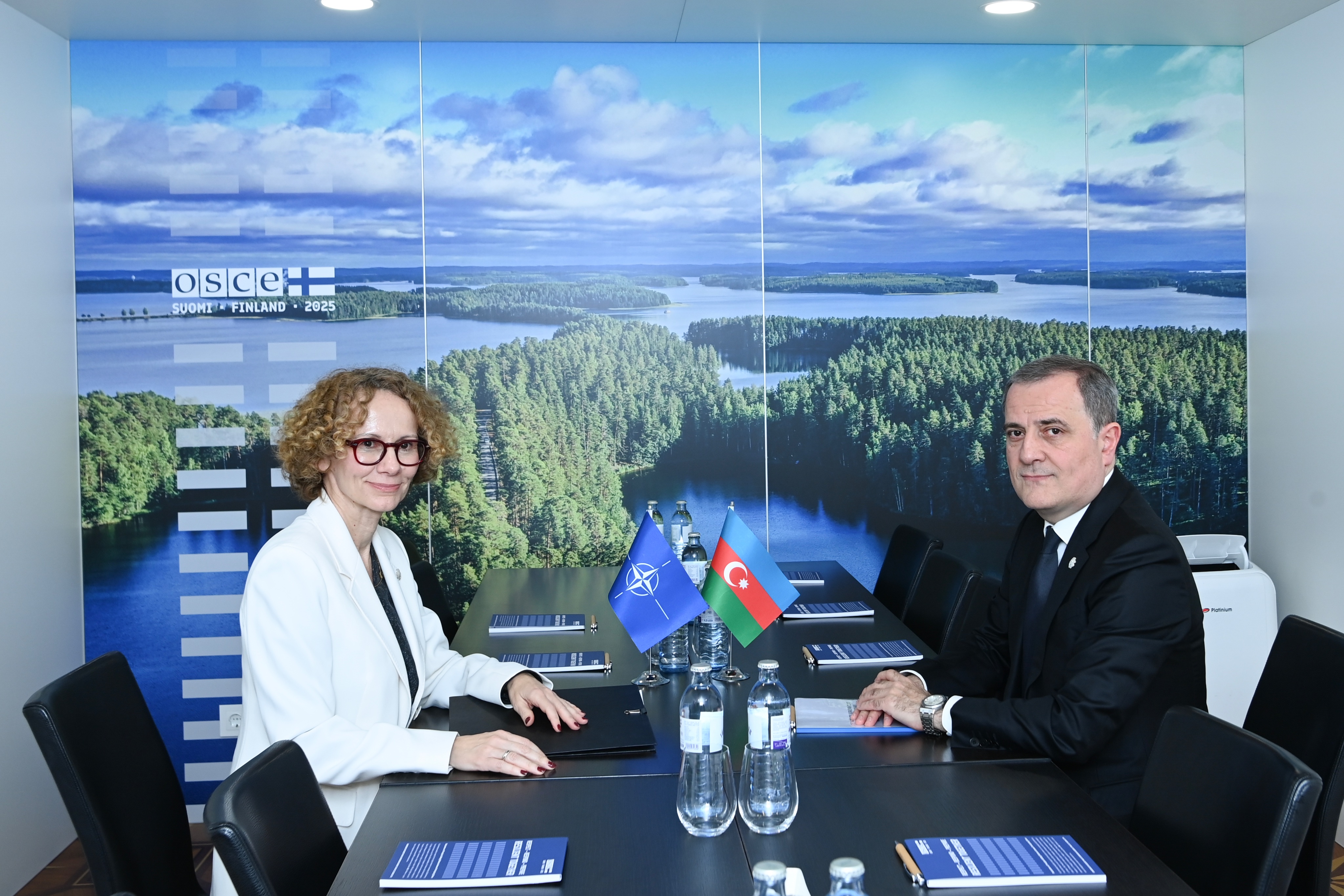 Ceyhun Bayramov NATO rəsmisi ilə regional təhlükəsizliyi müzakirə edib - FOTO Ceyhun Bayramov NATO rəsmisi ilə regional təhlükəsizliyi müzakirə edib - FOTO