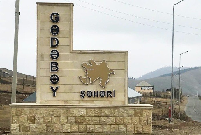 Gədəbəydə kişi evinin həyətində ölü TAPILDI