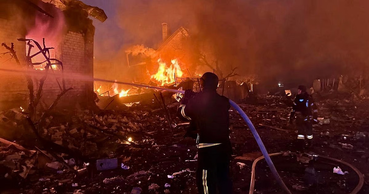 Çoxmərtəbəli yaşayış binasında PARTLAYIŞ – VİDEO Çoxmərtəbəli yaşayış binasında PARTLAYIŞ – VİDEO