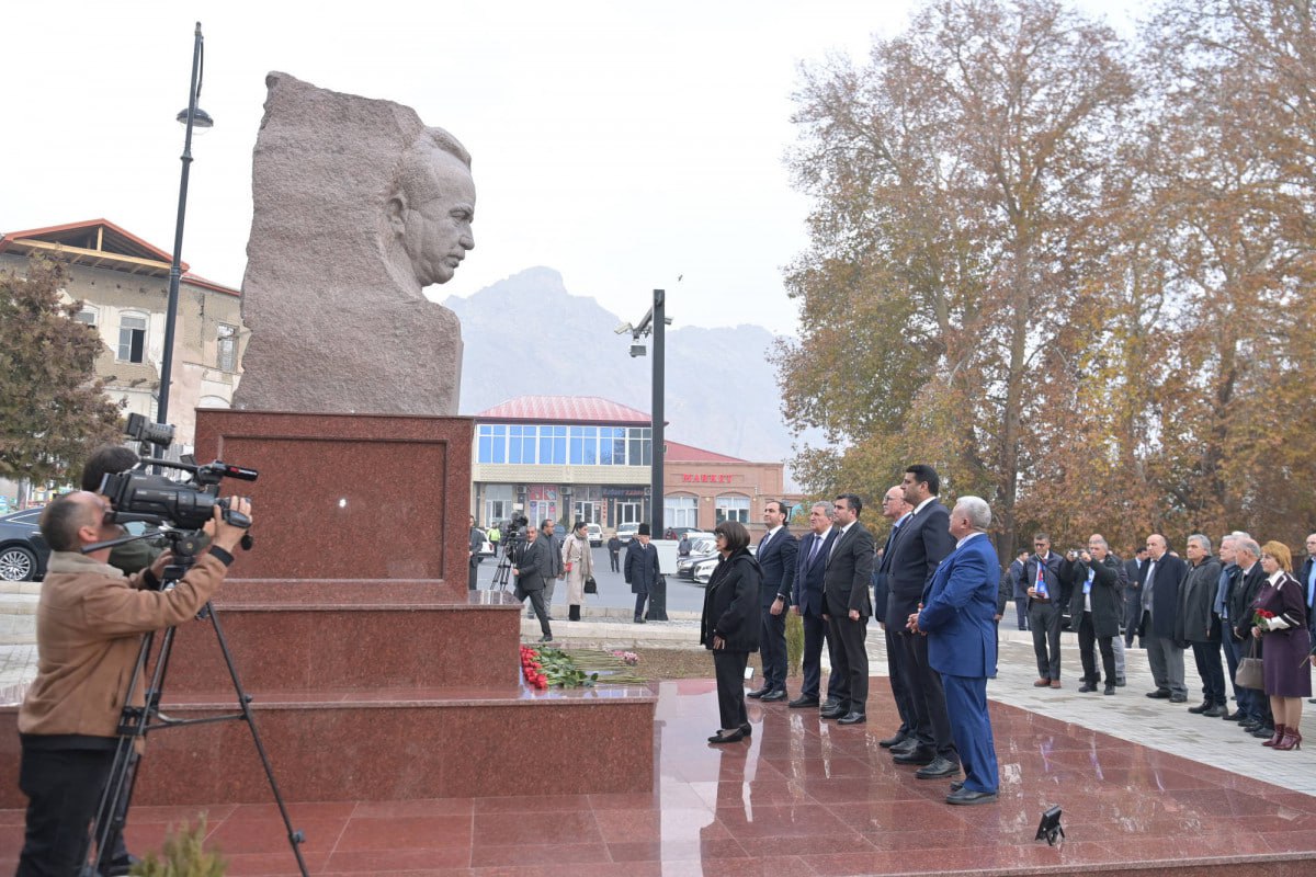 Yusif Məmmədəliyevin Ordubaddakı abidəsinin bərpadan sonra açılışı olub - FOTO Yusif Məmmədəliyevin Ordubaddakı abidəsinin bərpadan sonra açılışı olub - FOTO
