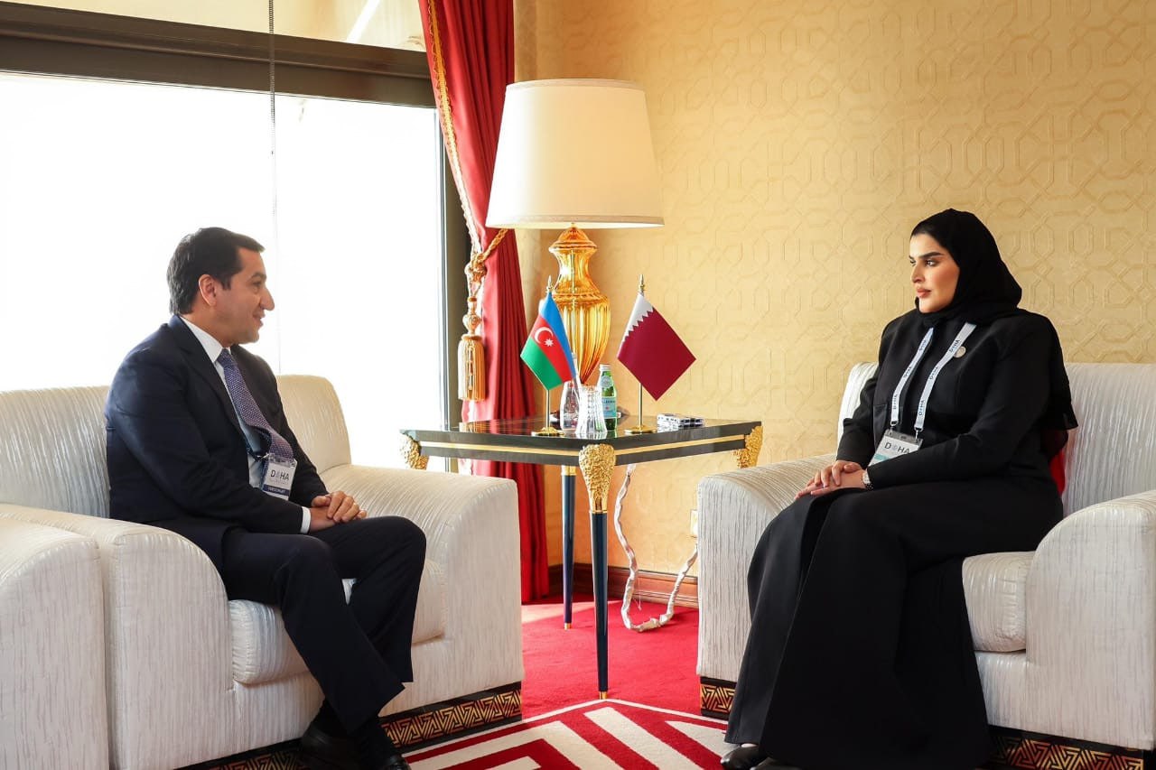 Hikmət Hacıyev Qətərin dövlət naziri ilə görüşüb Hikmət Hacıyev Qətərin dövlət naziri ilə görüşüb