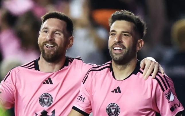 Alba karyerasının sonuncu oyununa çıxır Alba karyerasının sonuncu oyununa çıxır