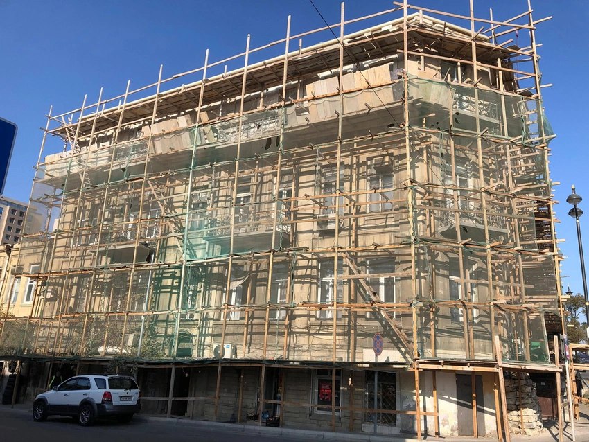 Bakıda memarlıq abidəsi təmir-bərpa işləri zamanı zədələnib - FOTO