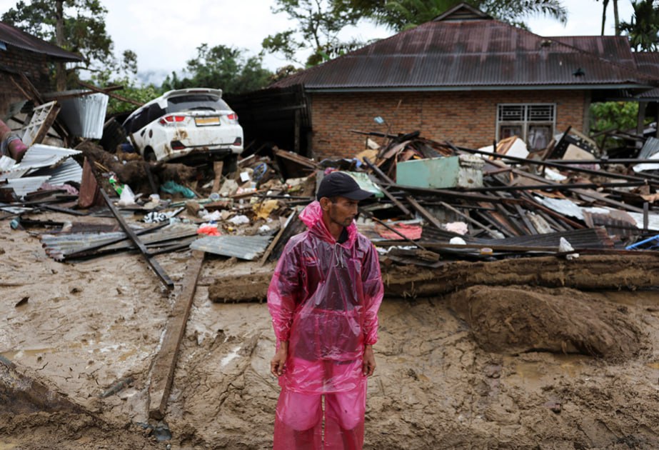 Daşqınlarda ölənlərin sayı 900-ə çatdı - VİDEO