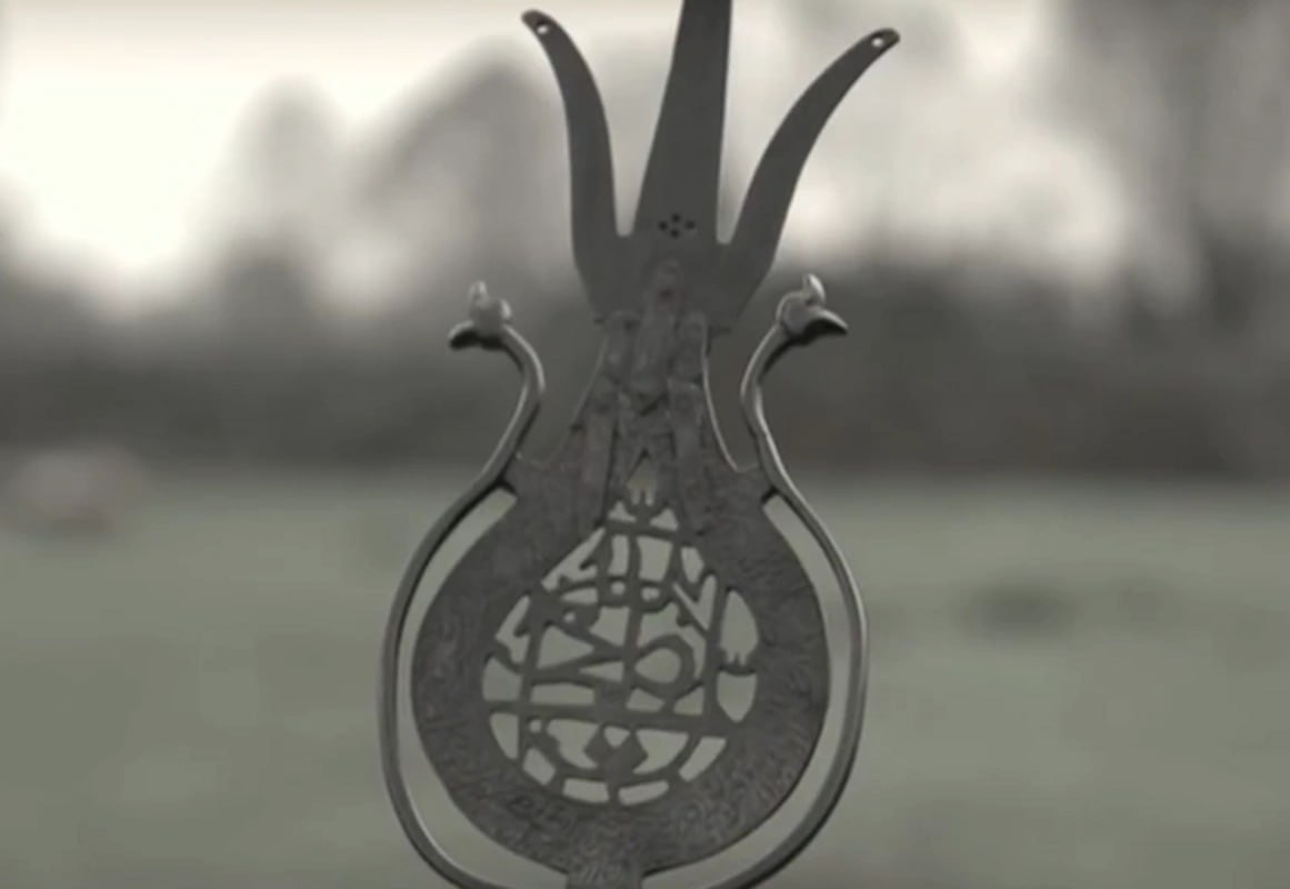 Astarada Səfəvilərə aid döyüş bayrağının başlığı TAPILDI - VİDEO Astarada Səfəvilərə aid döyüş bayrağının başlığı TAPILDI - VİDEO