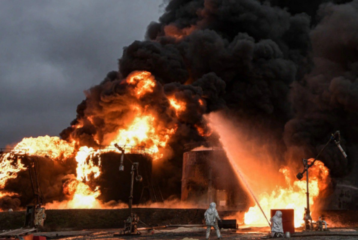Rusiyada neft bazası yanır - VİDEO Rusiyada neft bazası yanır - VİDEO