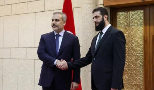 Suriya prezidentinin Hakan Fidanla qucaqlaşması maraqla qarşılandı - ANBAAN VİDEO Suriya prezidentinin Hakan Fidanla qucaqlaşması maraqla qarşılandı - ANBAAN VİDEO