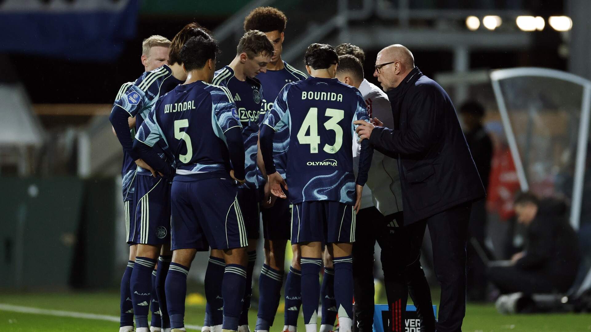 "Ayaks" Bakıya ciddi itki ilə gəlir - VİDEO "Ayaks" Bakıya ciddi itki ilə gəlir - VİDEO