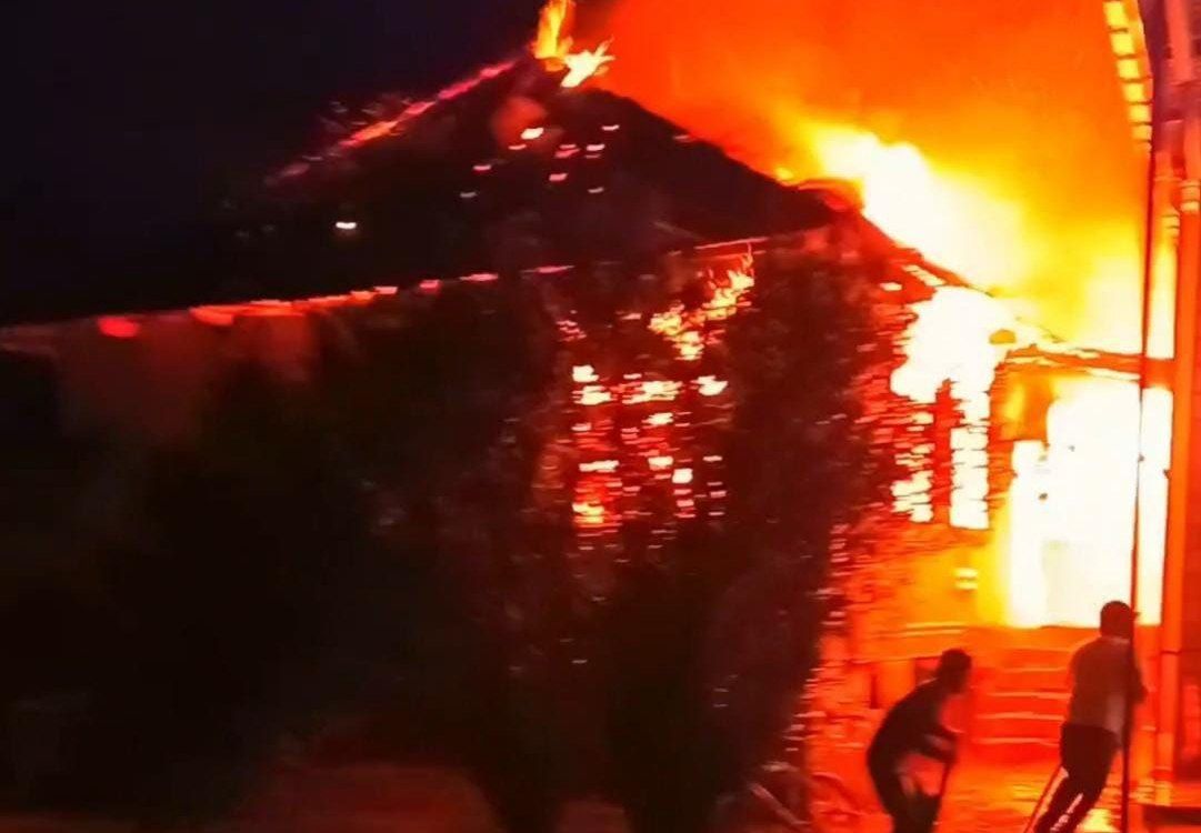 Biləsuvarda 4 otaqlı ev yanaraq KÜLƏ DÖNDÜ - VİDEO Biləsuvarda 4 otaqlı ev yanaraq KÜLƏ DÖNDÜ - VİDEO