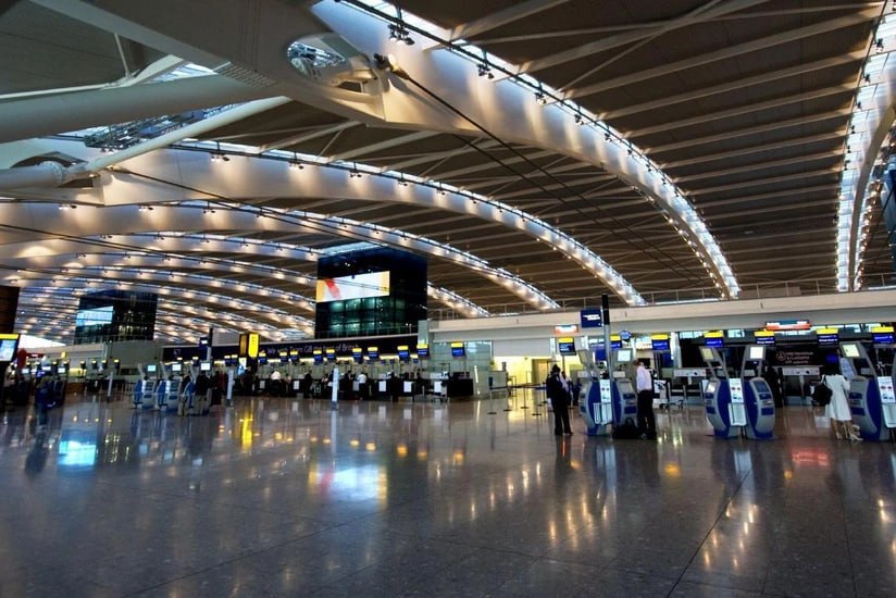 Londonun hava limanında oğrular 21 nəfərə XƏSARƏT YETİRDİ Londonun hava limanında oğrular 21 nəfərə XƏSARƏT YETİRDİ