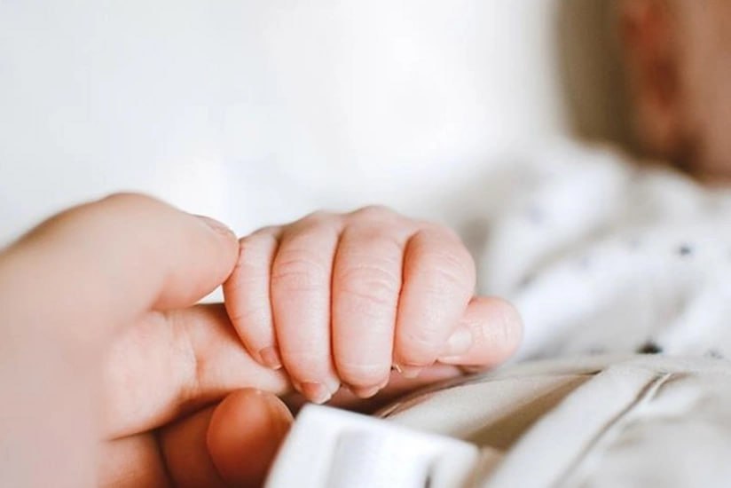 Sumqayıtda 7 aylıq körpə qızdırmadan öldü