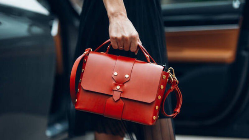 Bakıda qadın pul tapdığı barədə telekanala məlumat verdi, CƏZALANDIRILDI Bakıda qadın pul tapdığı barədə telekanala məlumat verdi, CƏZALANDIRILDI