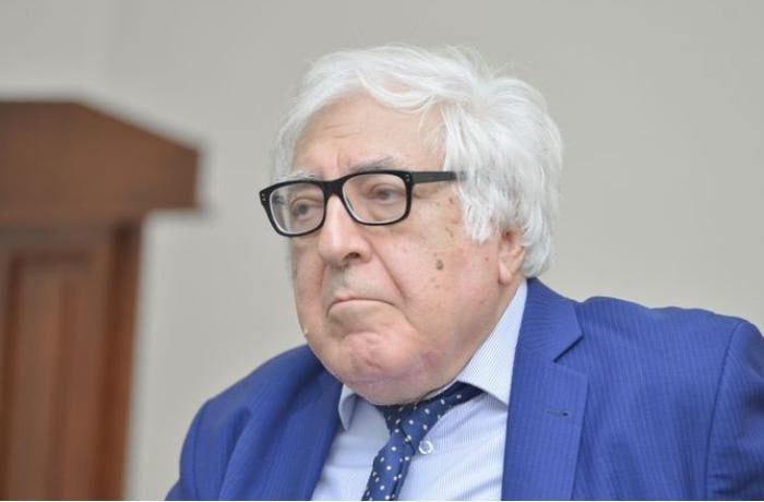 Anar: “Prezident məktəbi rus dilində bitirib, amma Azərbaycan dilində belə gözəl danışır” Anar: “Prezident məktəbi rus dilində bitirib, amma Azərbaycan dilində belə gözəl danışır”