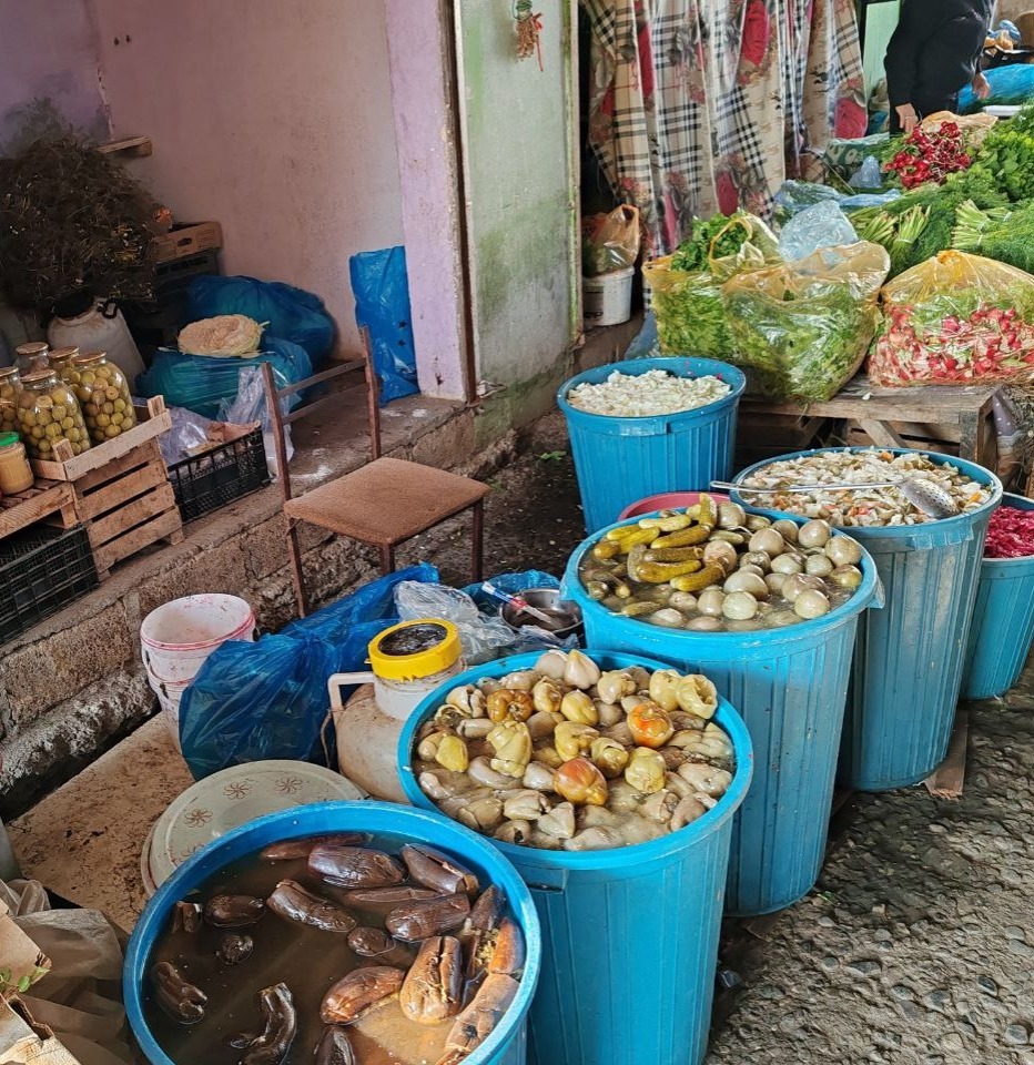 Bazarlarda mənşəyi məlum olmayan turşular satılırmış – FOTO Bazarlarda mənşəyi məlum olmayan turşular satılırmış – FOTO