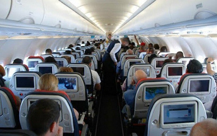 ŞOK: Təyyarədə tualetlər işləməyib - Sərnişinlər təbii ehtiyaclarını… ŞOK: Təyyarədə tualetlər işləməyib - Sərnişinlər təbii ehtiyaclarını…