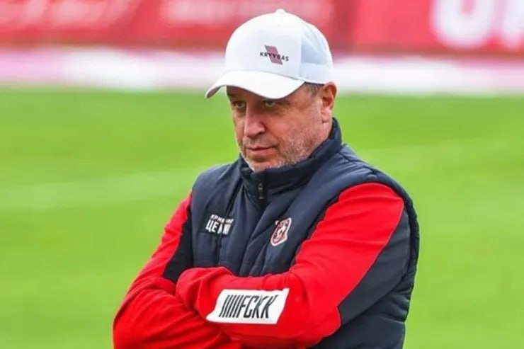 “Neftçi”yə yeni baş məşqçi təyin olundu – FOTO “Neftçi”yə yeni baş məşqçi təyin olundu – FOTO