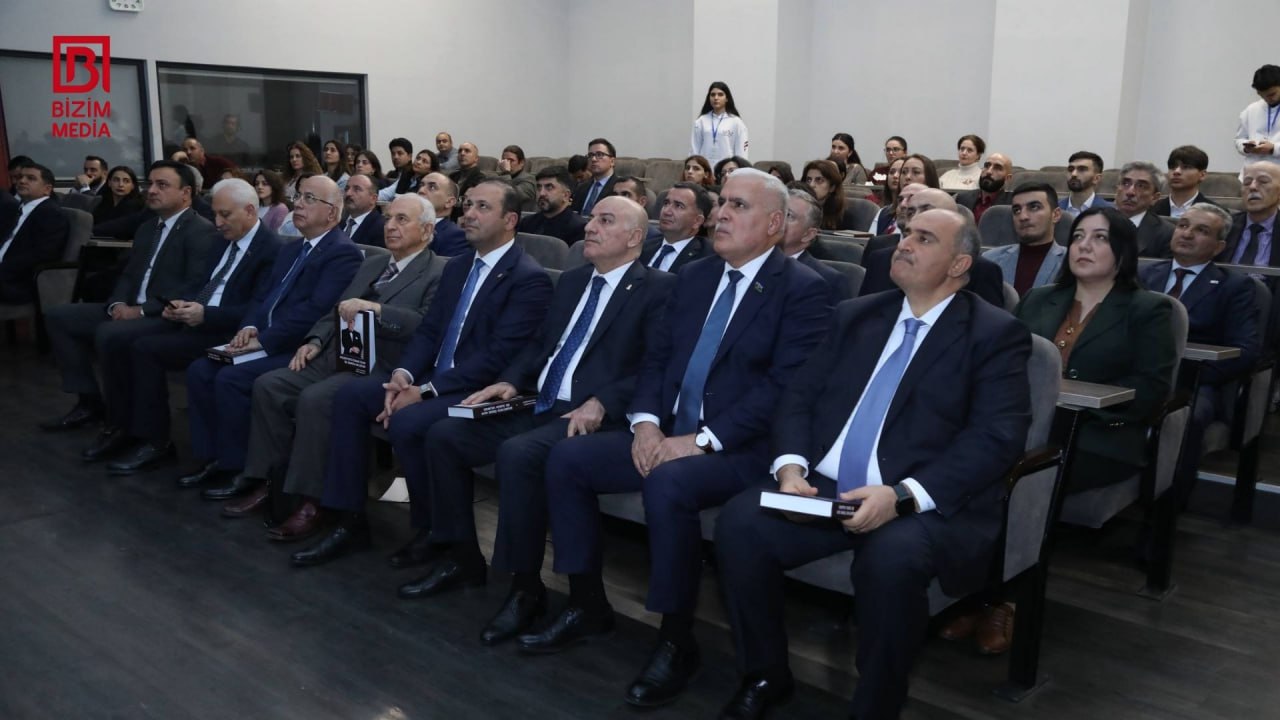 “Bəşəriyyətə örnək olan bir ömrün fəlsəfəsi” – FOTOLAR “Bəşəriyyətə örnək olan bir ömrün fəlsəfəsi” – FOTOLAR