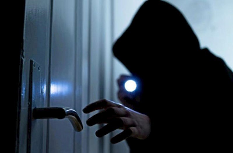 Bakıda kürəkən qayınatasının evini soydu