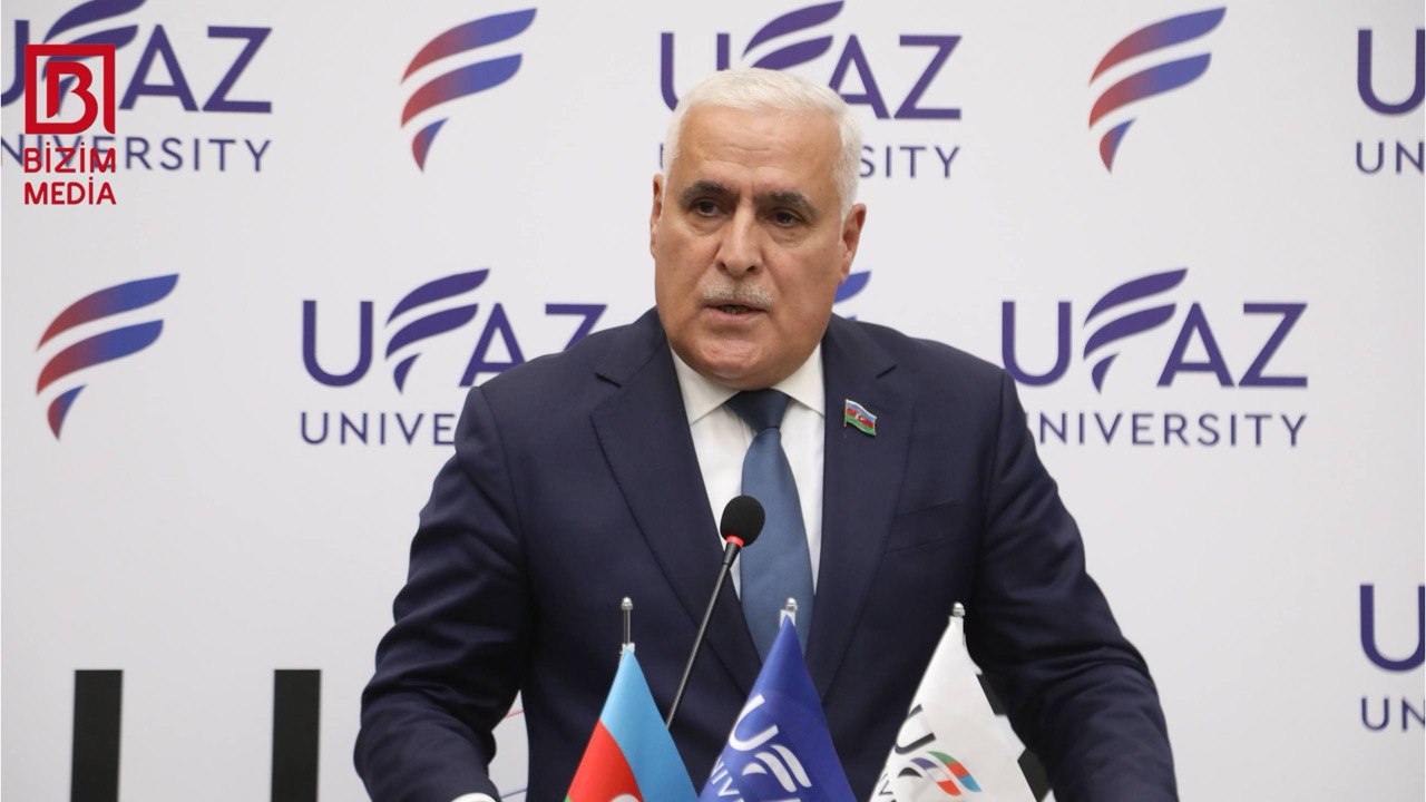 “Bu kitabı yazmaq məsuliyyətli və şərəfli işdir” – Vüqar Rəhimzadə “Bu kitabı yazmaq məsuliyyətli və şərəfli işdir” – Vüqar Rəhimzadə