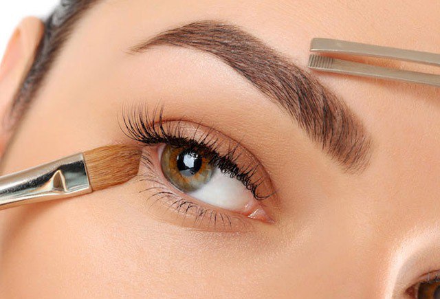 Qaşlar insan bədənindəki digər tüklər kimi niyə uzanmır?