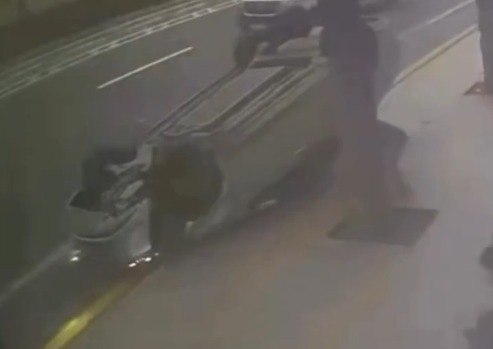 Bakının mərkəzində maşın aşdı - ANBAAN VİDEO