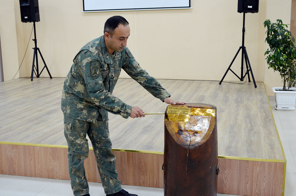 Zabit təkmilləşdirmə kursunun növbəti buraxılış mərasimi keçirildi - FOTO Zabit təkmilləşdirmə kursunun növbəti buraxılış mərasimi keçirildi - FOTO