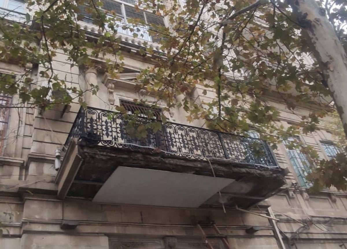 Bakıda eyvanı uçan bina memarlıq abidəsi imiş - RƏSMİ/FOTO