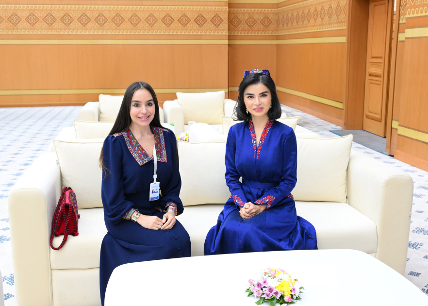 Leyla Əliyeva Özbəkistan Respublikası Prezidenti Administrasiyasının rəhbəri ilə görüşüb - FOTO Leyla Əliyeva Özbəkistan Respublikası Prezidenti Administrasiyasının rəhbəri ilə görüşüb - FOTO