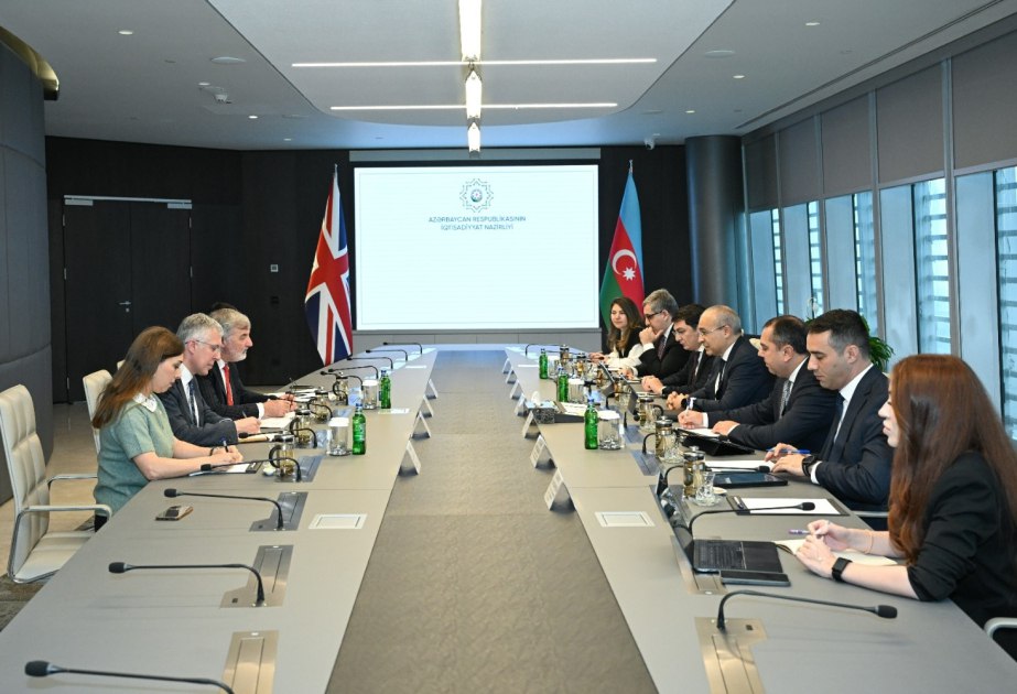 Britaniya ilə investisiya və ticarət üzrə işbirliyinin möhkəmləndirilməsi müzakirə olundu Britaniya ilə investisiya və ticarət üzrə işbirliyinin möhkəmləndirilməsi müzakirə olundu