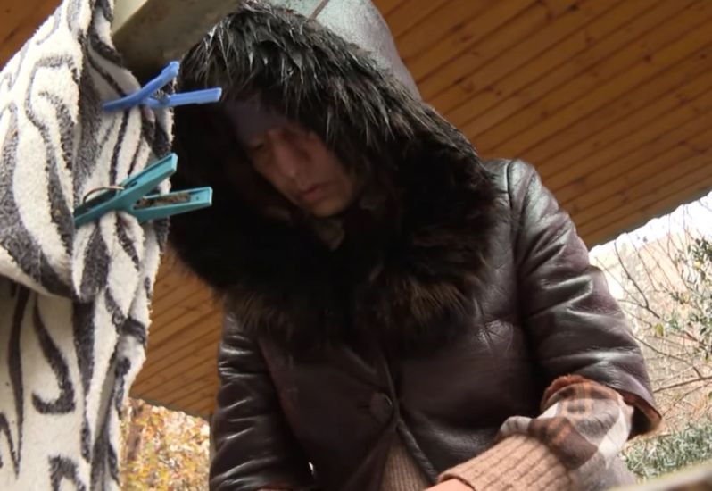 3 aydır küçədə yaşayan qadın: "Həyat yoldaşım və bacım evin açarını əlimdən alıblar" - VİDEO