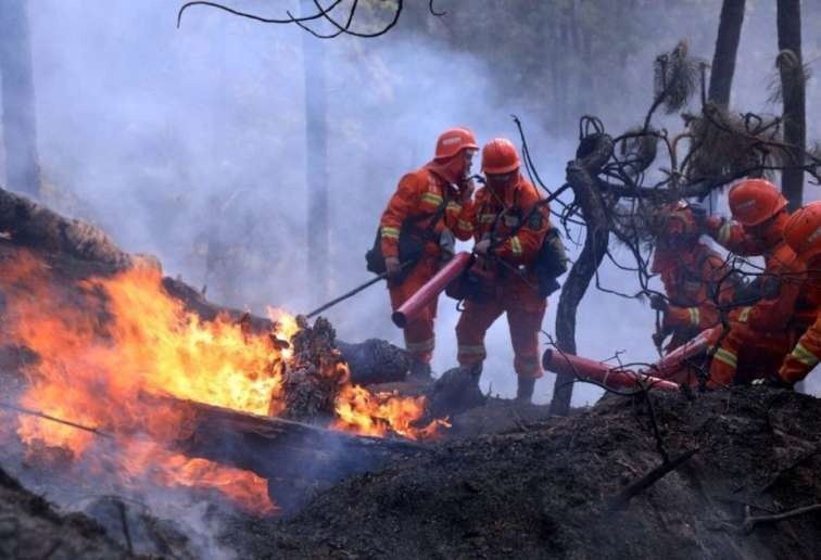 Bakıda neft quyusu yaxınlığında yanğın - FOTO Bakıda neft quyusu yaxınlığında yanğın - FOTO
