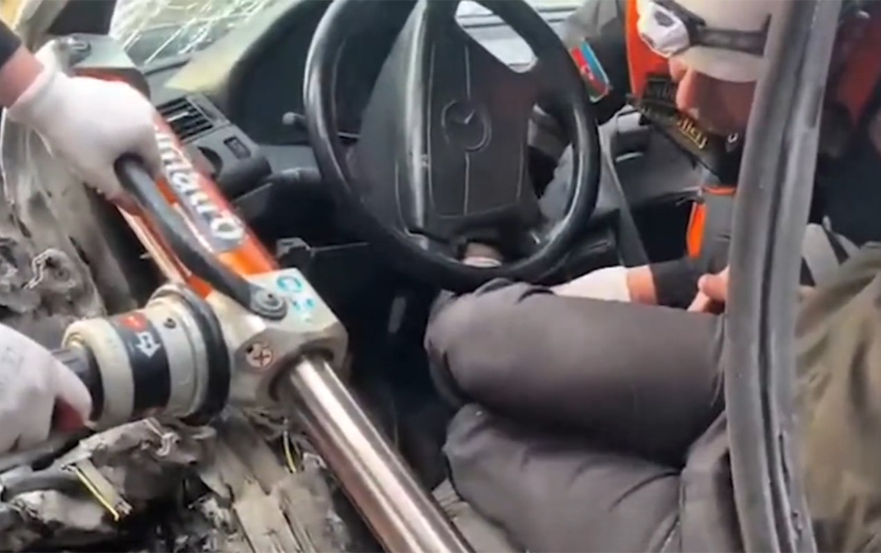 Türkanda ağır QƏZA: Sürücü sıxılı vəziyyətdə qaldı – VİDEO Türkanda ağır QƏZA: Sürücü sıxılı vəziyyətdə qaldı – VİDEO