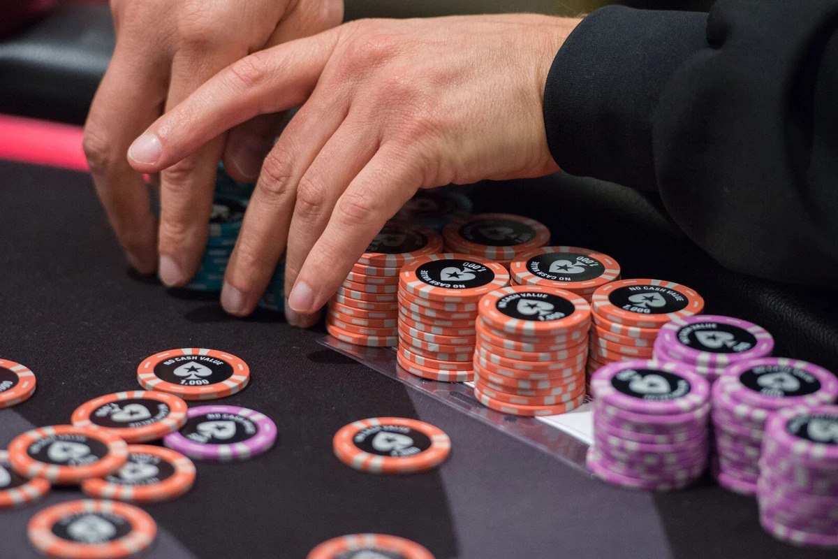 Onlayn qumar oyunları qalmaqalı: Samir Nəsibovun əmlaklarına da həbs qoyuldu Onlayn qumar oyunları qalmaqalı: Samir Nəsibovun əmlaklarına da həbs qoyuldu