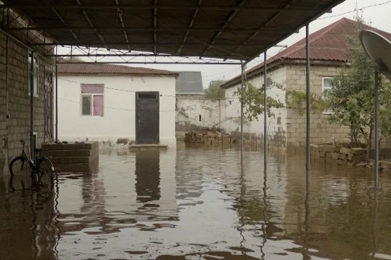 Aşağı Güzdək qəsəbəsindən ŞİKAYƏT: Yağış yağanda evlər su altında qalır – VİDEO Aşağı Güzdək qəsəbəsindən ŞİKAYƏT: Yağış yağanda evlər su altında qalır – VİDEO
