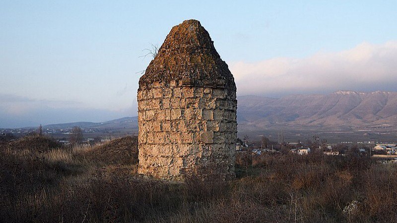 Xocalı türbəsinə bitişik məqbərə yeri aşkar edildi Xocalı türbəsinə bitişik məqbərə yeri aşkar edildi