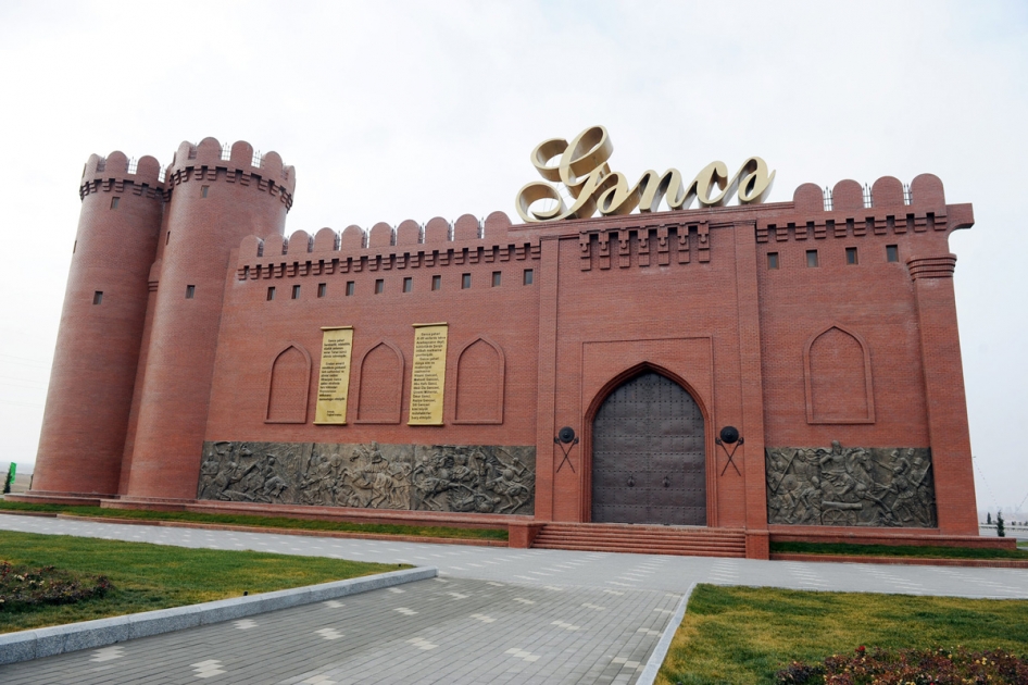 Gəncədə qadın paltar asarkən eyvandan YIXILDI