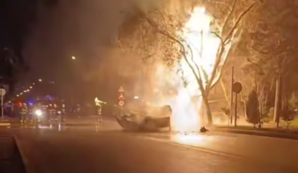 Bakıda dəhşətli QƏZA – Maşın qaz borusuna çırpıldı – VİDEO Bakıda dəhşətli QƏZA – Maşın qaz borusuna çırpıldı – VİDEO