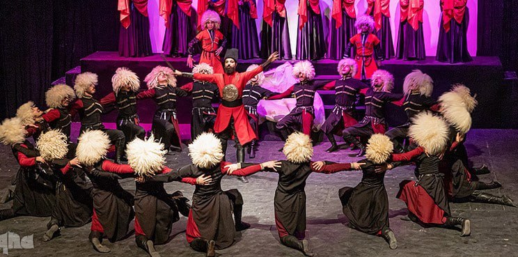 Təbrizdə "Koroğlu" tamaşasına qarşı çıxmaq istədilər - İzləyici axının qarşısını ala bilmədilər – VİDEO