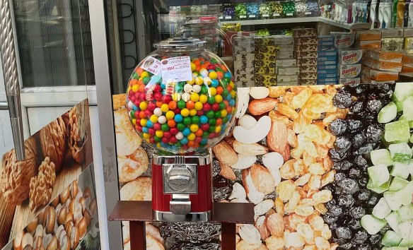 Marketlərin önündə satılan saqqızlar zəhərlənməyə səbəb ola bilər? – MÜHÜM AÇIQLAMA