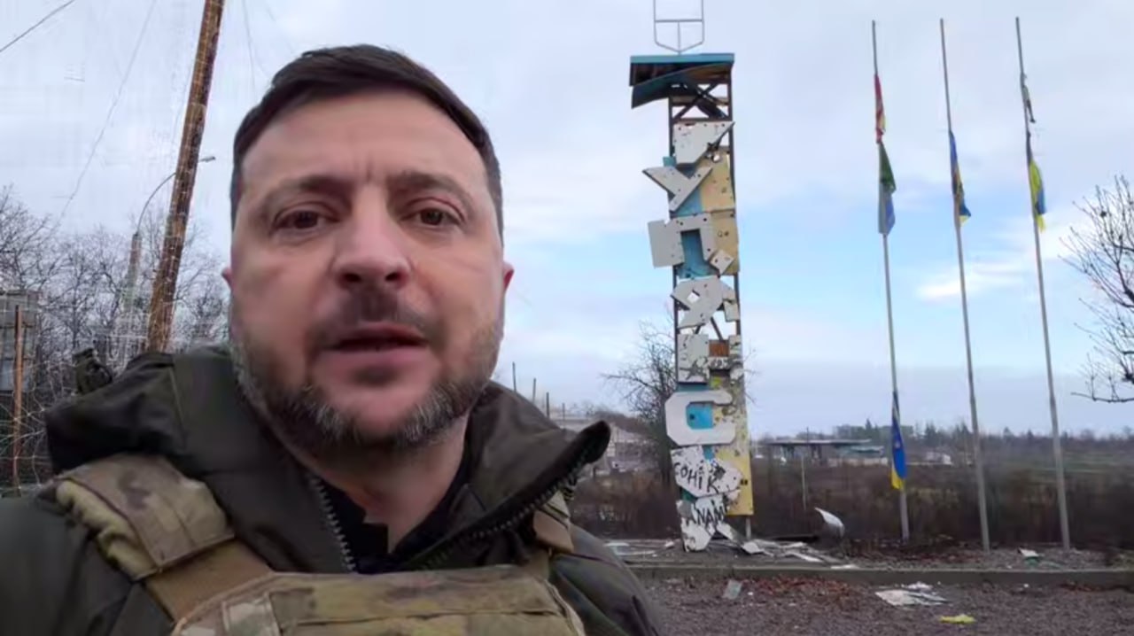 Zelenski Rusiyanın ələ keçirdiyini iddia etdiyi Kupyanskda – VİDEO Zelenski Rusiyanın ələ keçirdiyini iddia etdiyi Kupyanskda – VİDEO