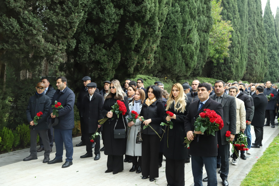 Ümummilli Liderin anım günü ilə əlaqədar ANAMA heyəti Fəxri xiyabanı ziyarət edib - FOTO Ümummilli Liderin anım günü ilə əlaqədar ANAMA heyəti Fəxri xiyabanı ziyarət edib - FOTO