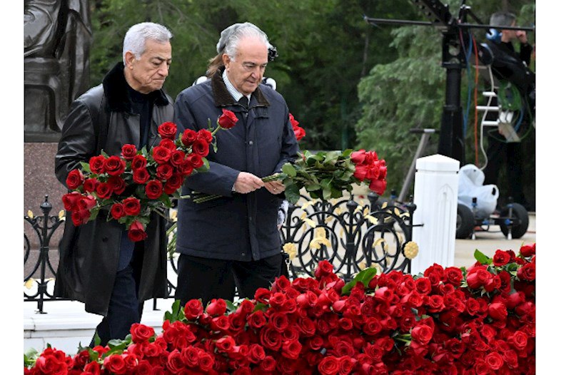 Vaqif Axundov Fəxri xiyabanı ziyarət edib — FOTO