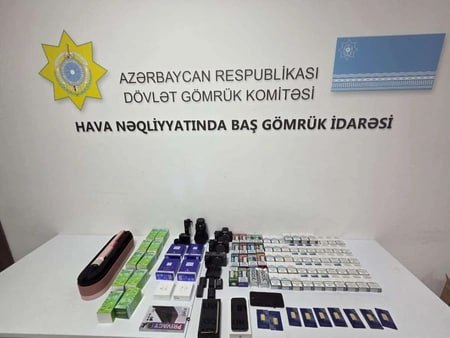 Telefonun içərisində gömrükdən qızıl külçələr keçirmək istədilər – FOTO Telefonun içərisində gömrükdən qızıl külçələr keçirmək istədilər – FOTO