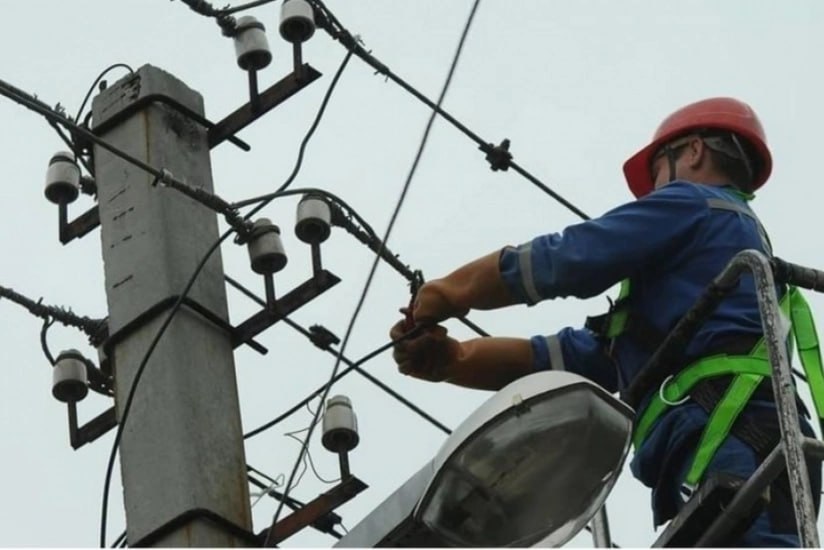 “Azərişıq”ın əməkdaşını “tok” vurub ÖLDÜRDÜ “Azərişıq”ın əməkdaşını “tok” vurub ÖLDÜRDÜ