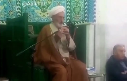 İranda molla xütbə oxuyarkən infarkt keçirdi – VİDEO İranda molla xütbə oxuyarkən infarkt keçirdi – VİDEO