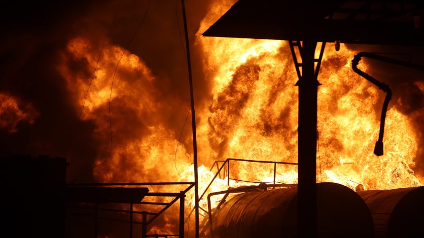 Rusiyaya yüzlərlə dron və raketlərlə zərbə endirildi - Neft bazaları yanır - FOTO/VİDEO Rusiyaya yüzlərlə dron və raketlərlə zərbə endirildi - Neft bazaları yanır - FOTO/VİDEO