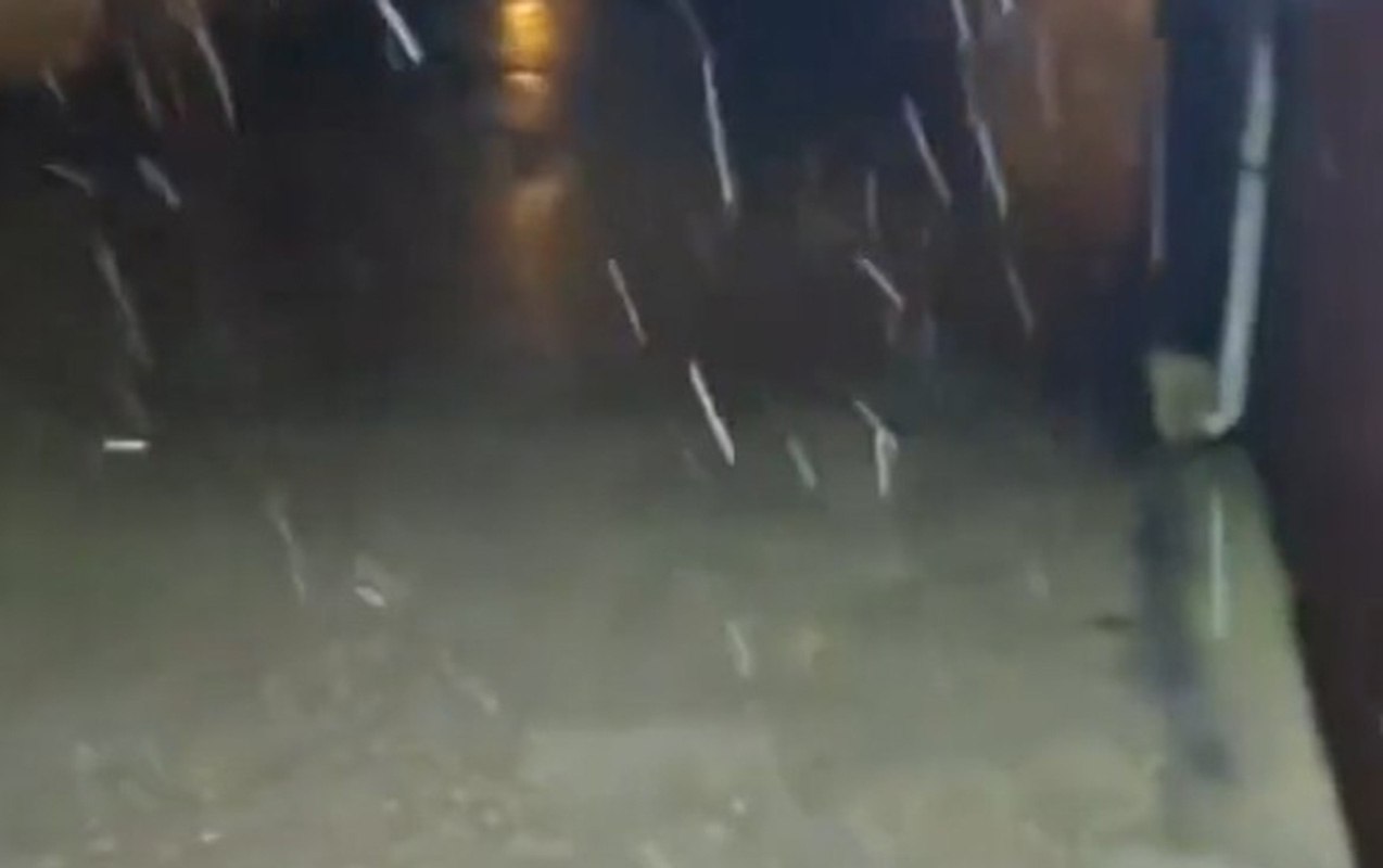 Bakıya yağan sulu qarın görüntüləri - VİDEO Bakıya yağan sulu qarın görüntüləri - VİDEO