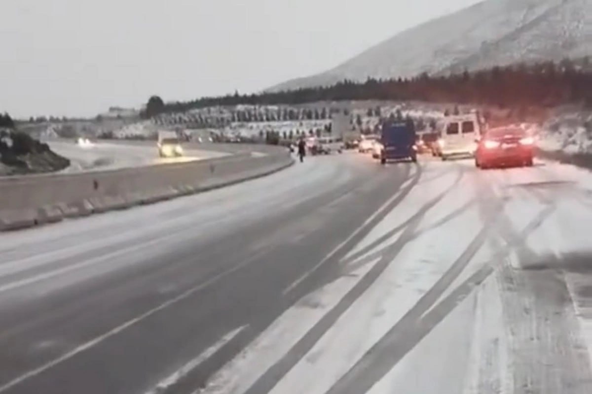 Ölkənin hansı yolları buz bağlayıb? - RƏSMİ AÇIQLAMA - VİDEO Ölkənin hansı yolları buz bağlayıb? - RƏSMİ AÇIQLAMA - VİDEO